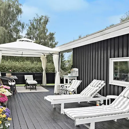 Feriehus Four-bedroom In Hornbak